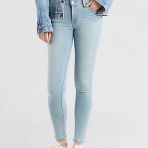 Light Levi Jeans